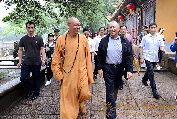 何厚铧-全国政协副主席、原澳门特首何厚铧一行考察普陀山