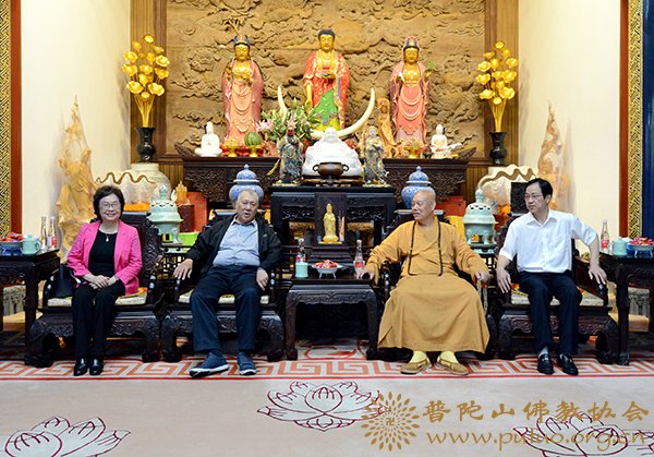 何厚铧-全国政协副主席、原澳门特首何厚铧一行考察普陀山