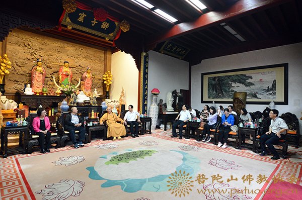 何厚铧-全国政协副主席、原澳门特首何厚铧一行考察普陀山