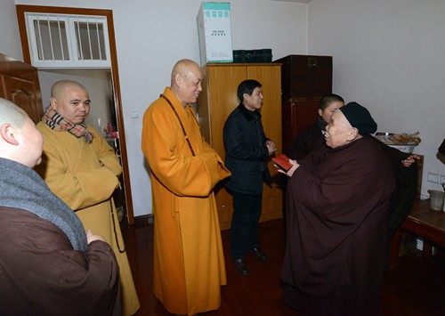 道慈会长赴定海祖印寺,本山敬老院和佛教颐养堂新春慰问