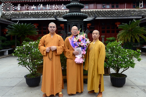 佛协委派代表常慈法师一行慰问杨枝禅林本修长老