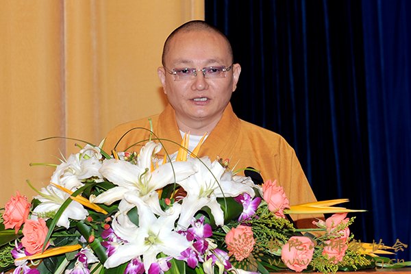 宏度法师主持本次会议